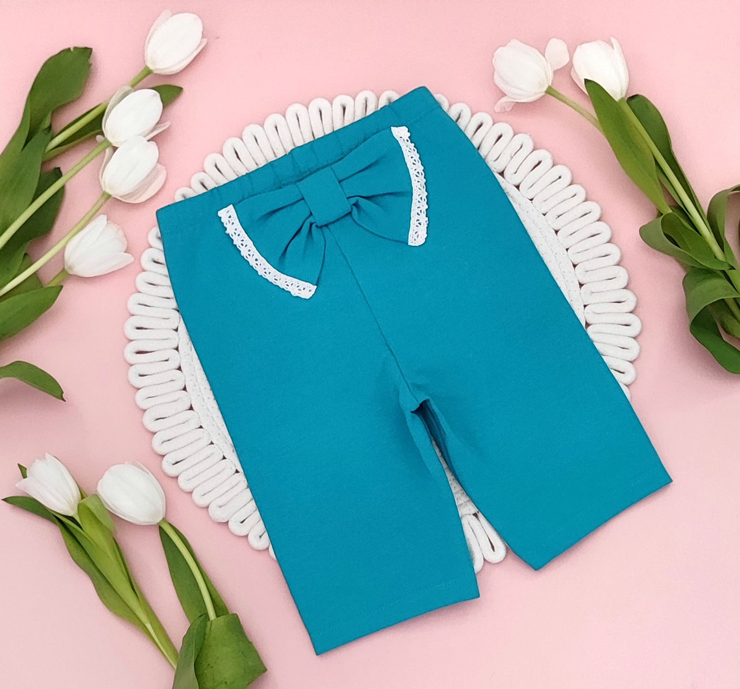 One colour cycling shorts with a bow
