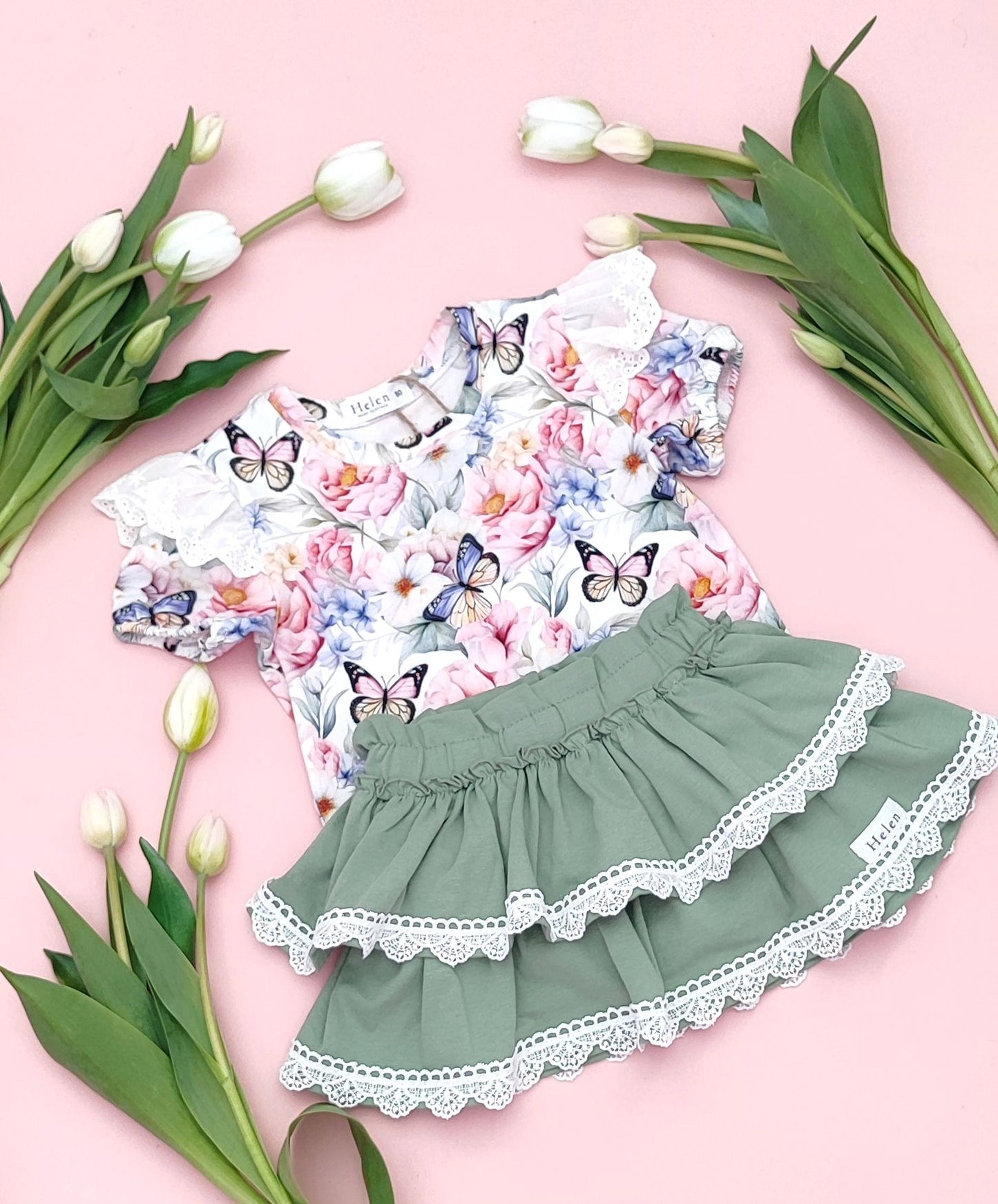Bloomers with lace trim