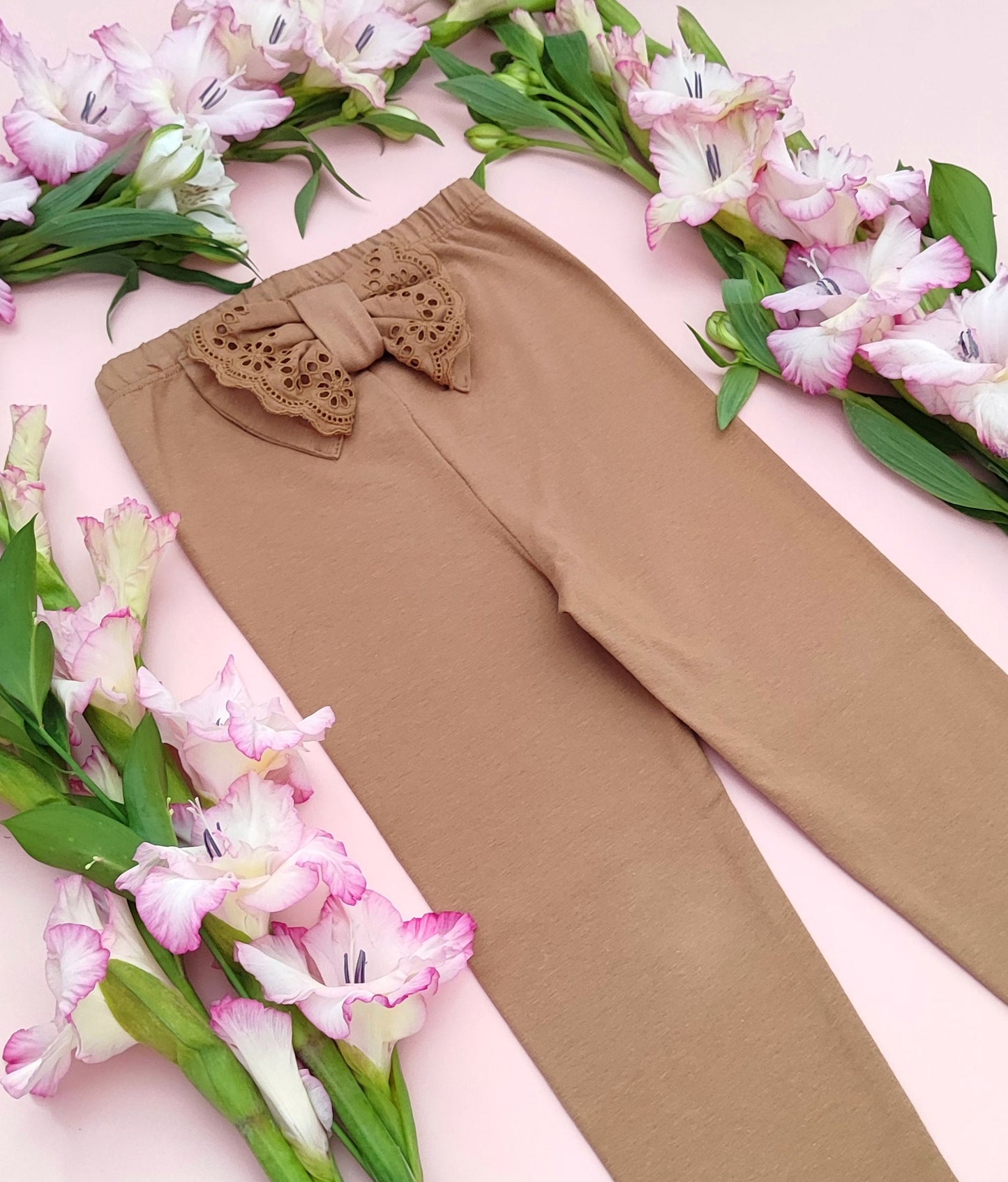 Leggings with a bow