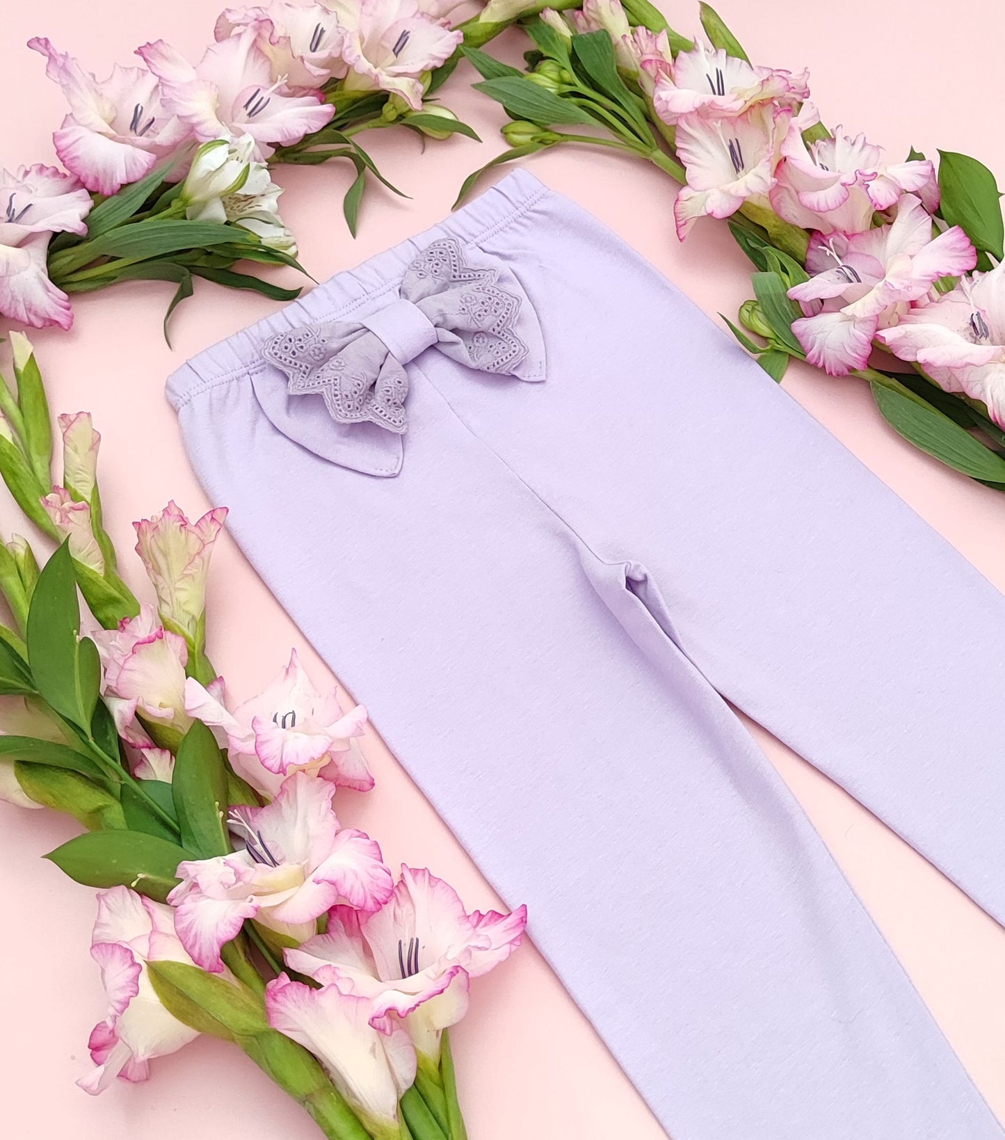 Leggings with a bow