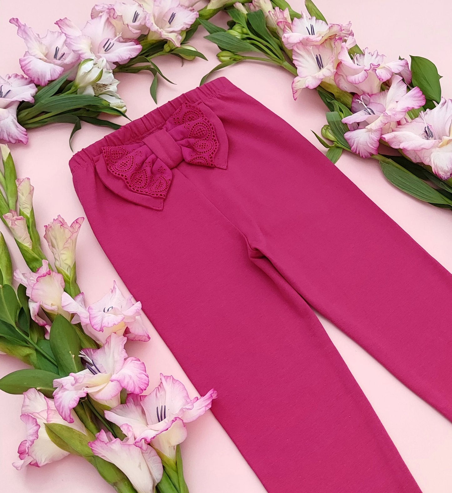Leggings with a bow