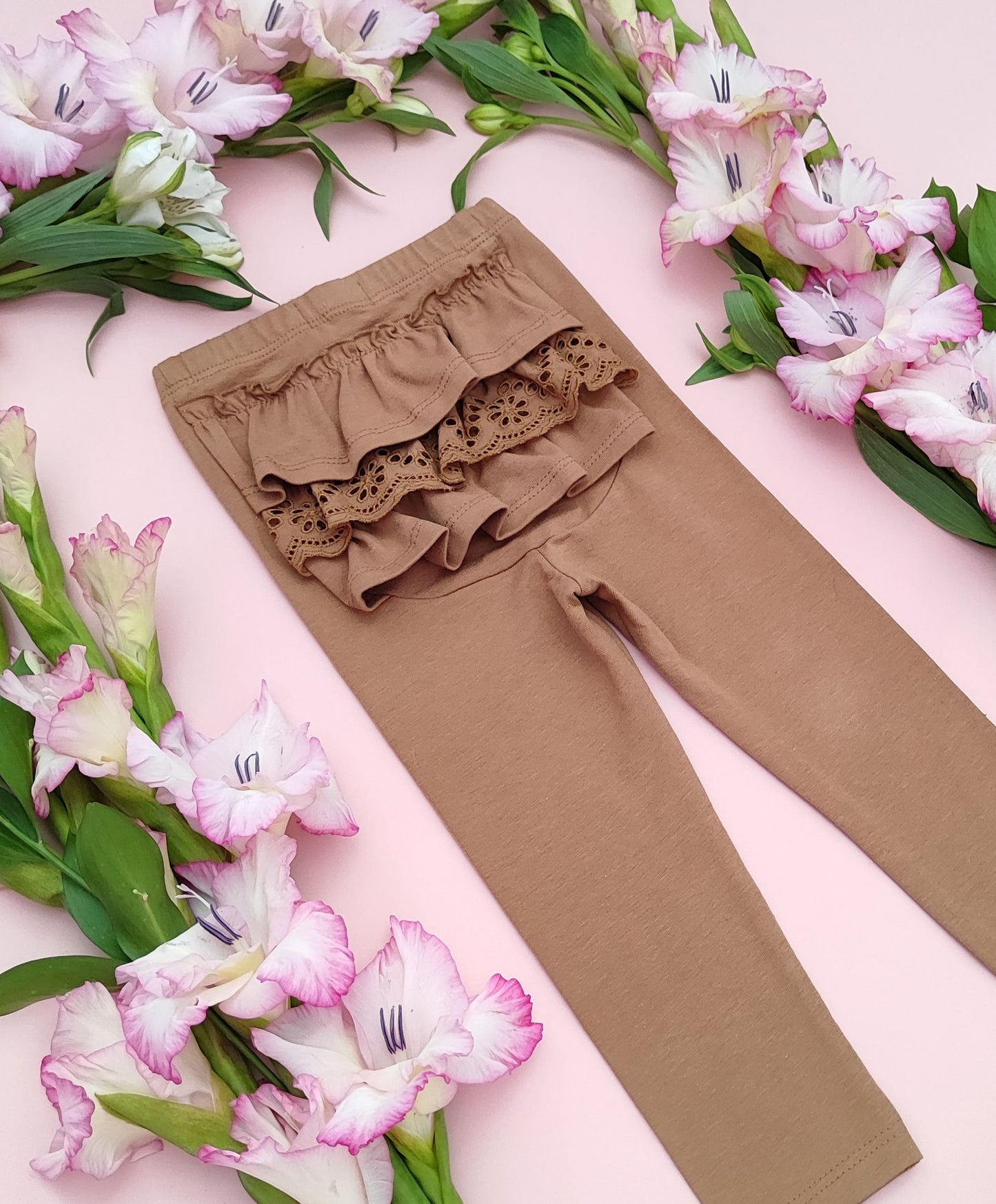 Leggings with frills