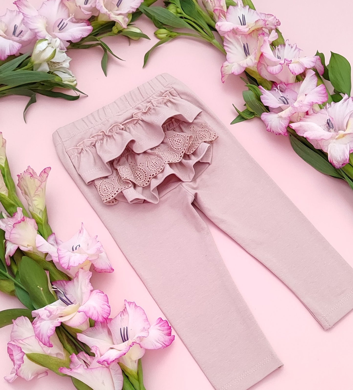 Leggings with frills
