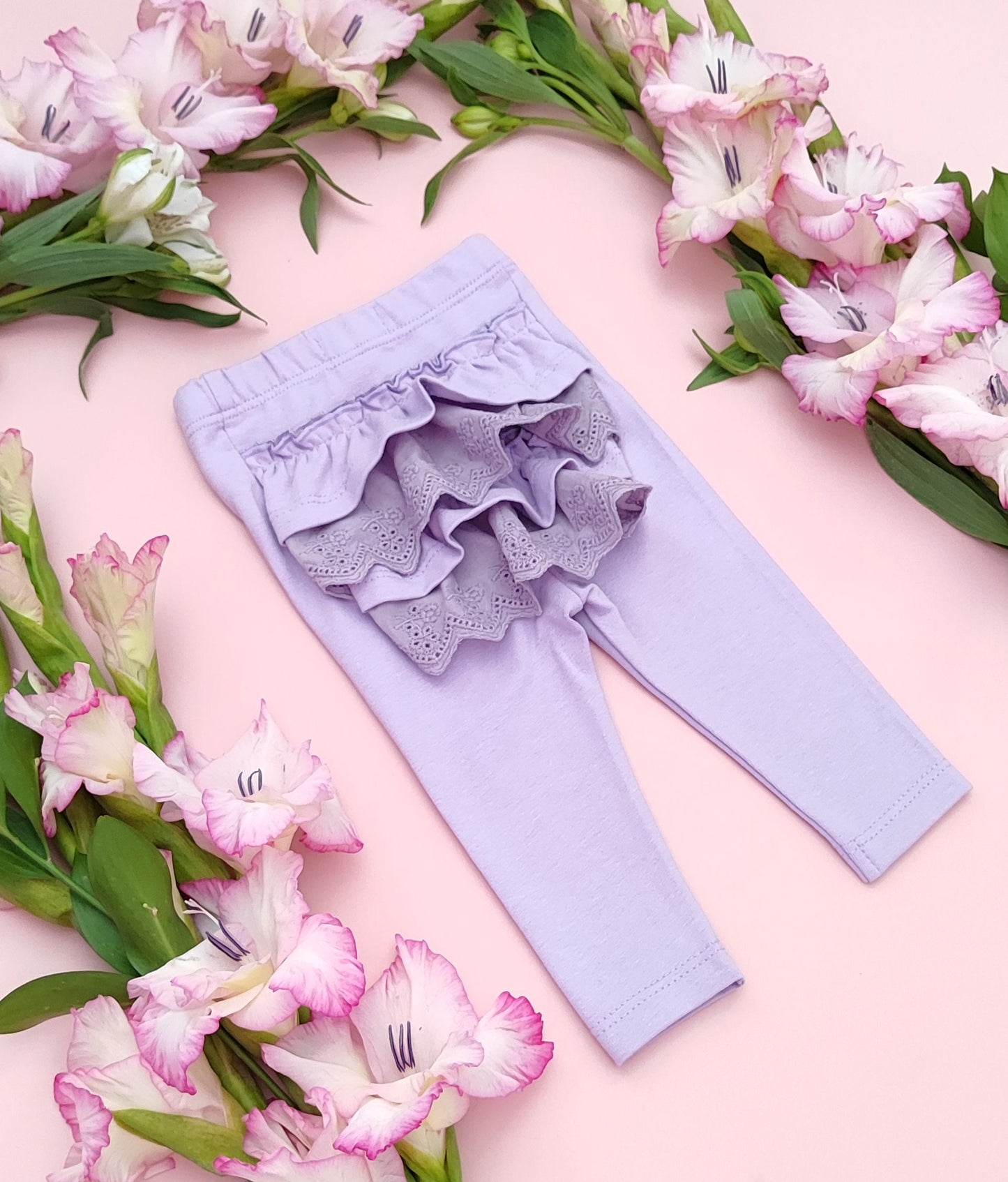 Leggings with frills