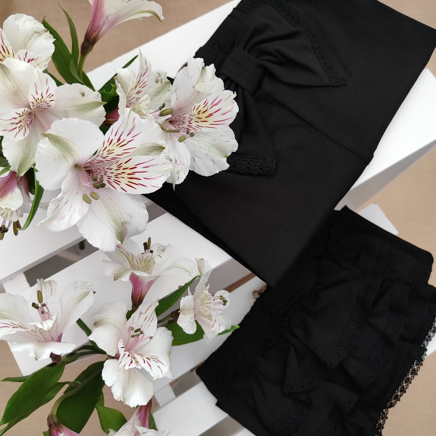 Leggings with frills