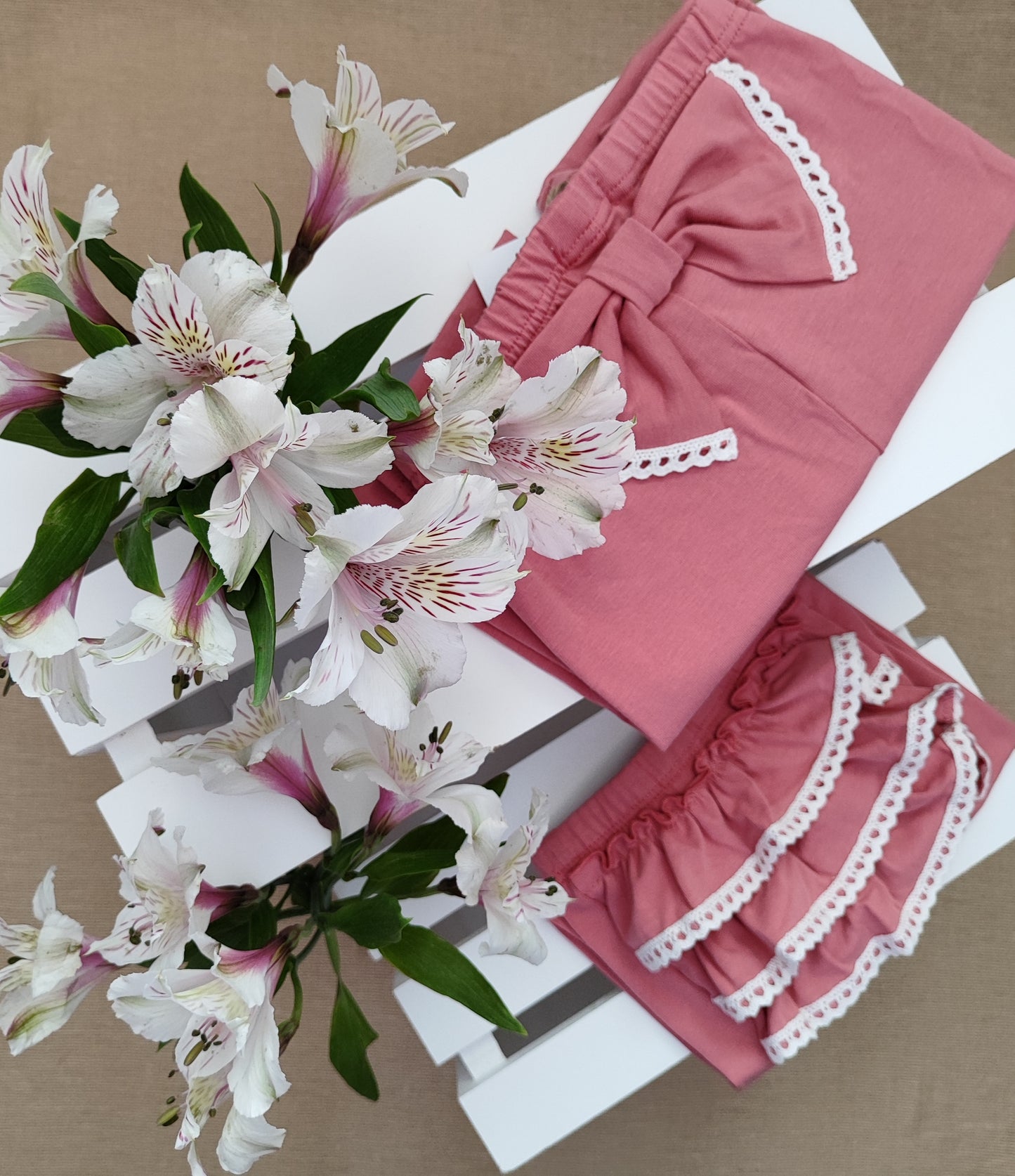 Leggings with frills