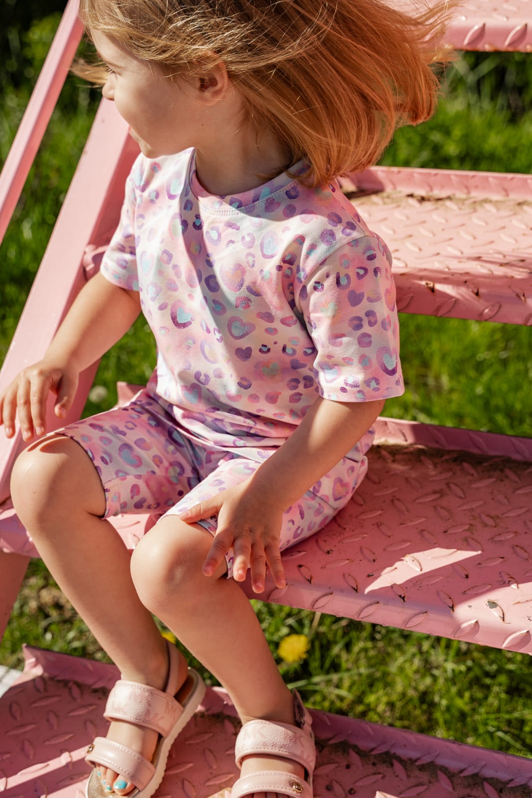 Rainbow hearts top