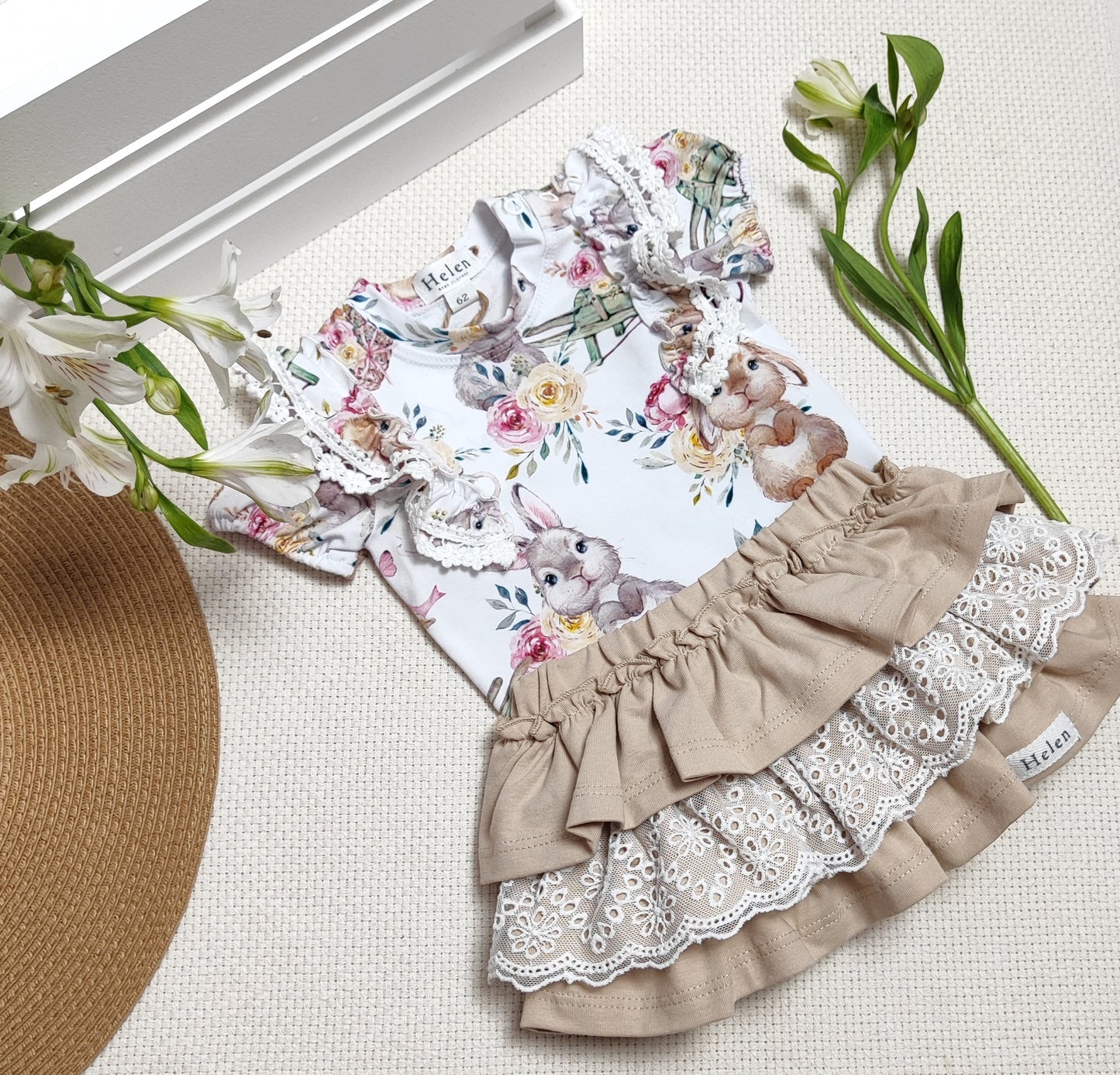 Animal theme short sleeve bodysuit