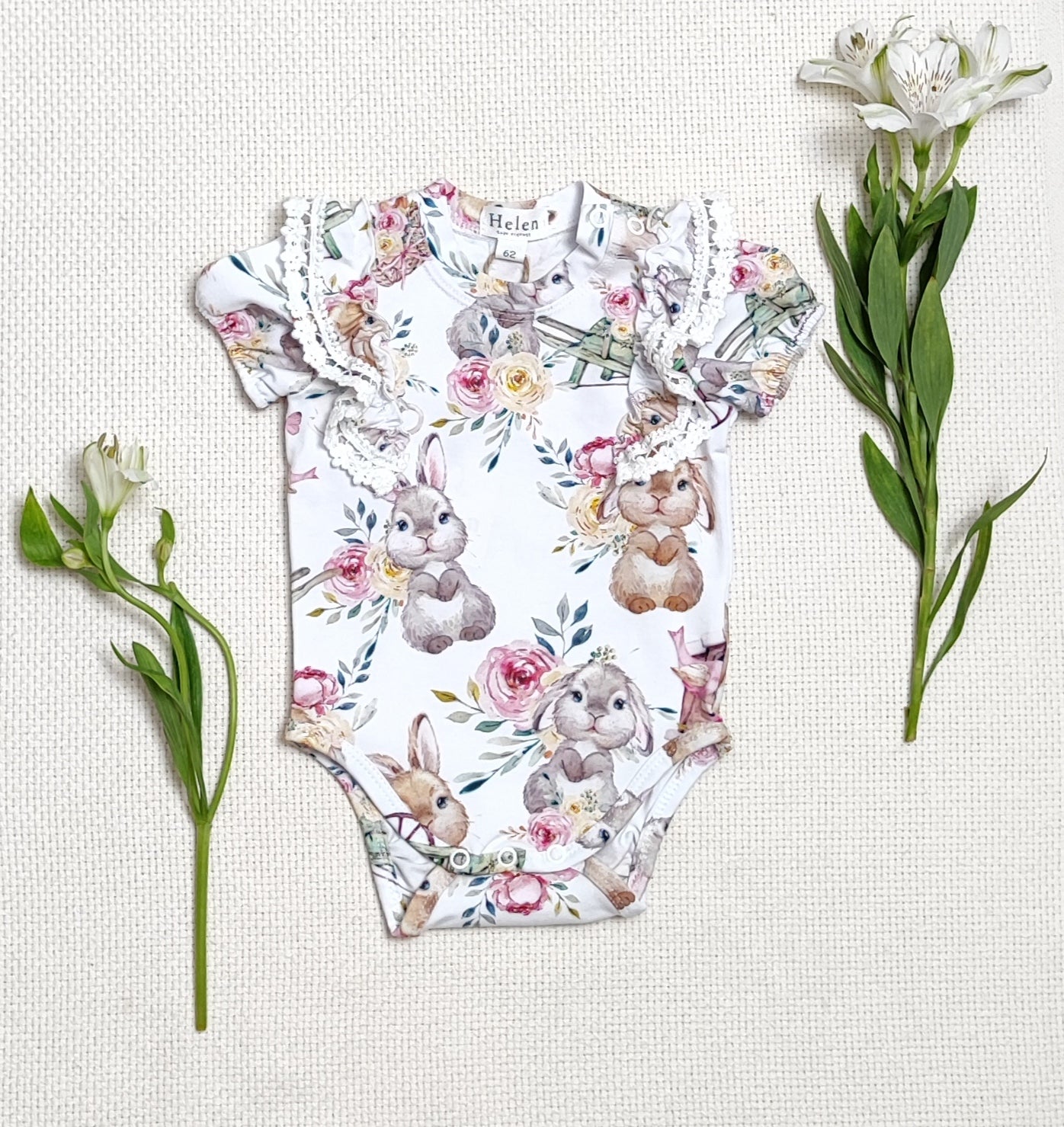 Animal theme short sleeve bodysuit